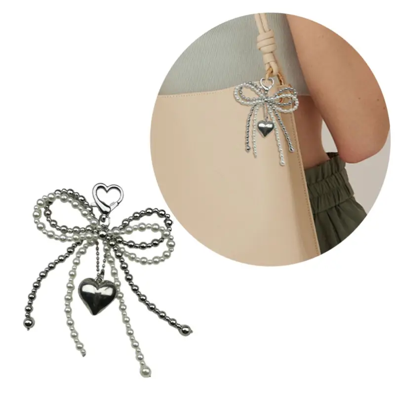 Брелок обвес на сумку жемчуг, металл с серддечком