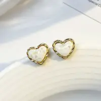Серьги гвоздики Сердечки перламутровые золотистые