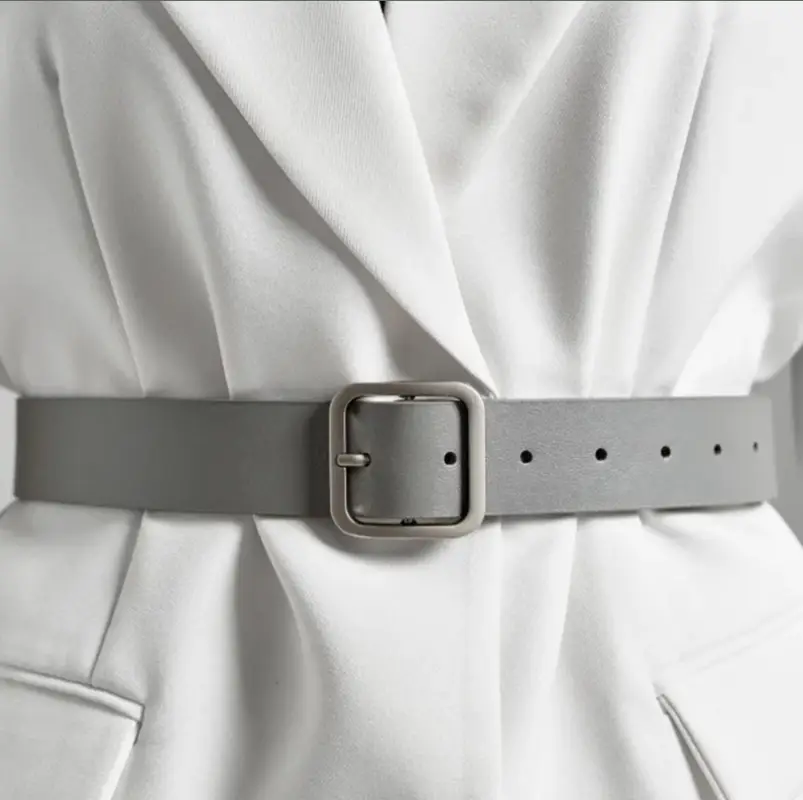 Ремень серый с серебряной пряжкой 100 см