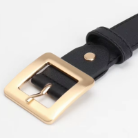 Ремень с золотой пряжкой квадратной женский 95 см