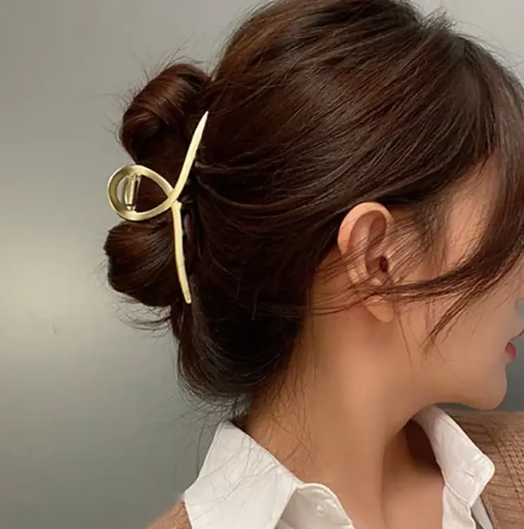 Заколка для волос 7,3 см металл золотая