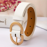 Ремень белый с золотой пряжкой 105 см