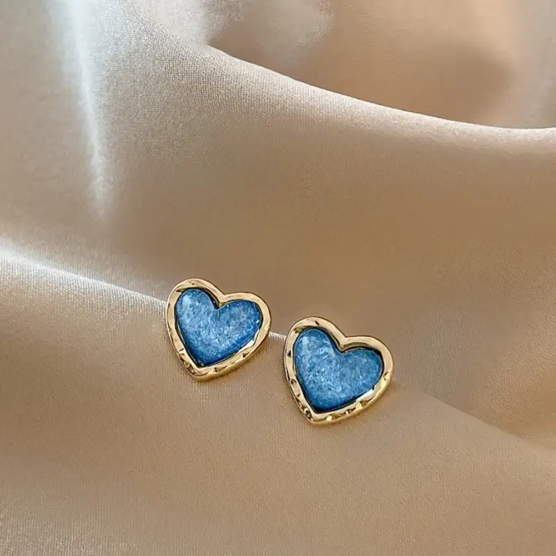 Серьги гвоздики Голубые сердечки серебристые