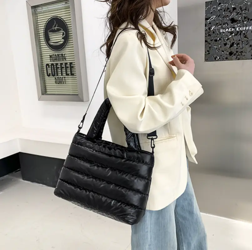 Сумка кросс-боди на плечо болоньевая черная