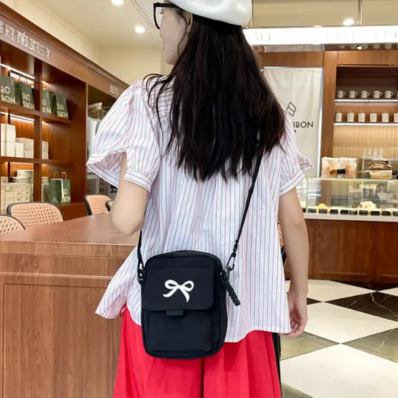 Сумка кросс-боди с бантиком черная