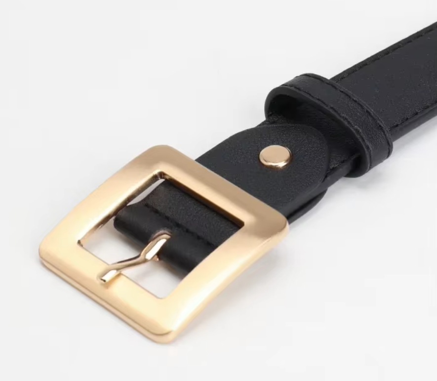 Ремень с золотой пряжкой квадратной женский 75 см