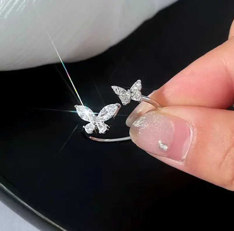 Кольцо Бабочки с камнями серебристое