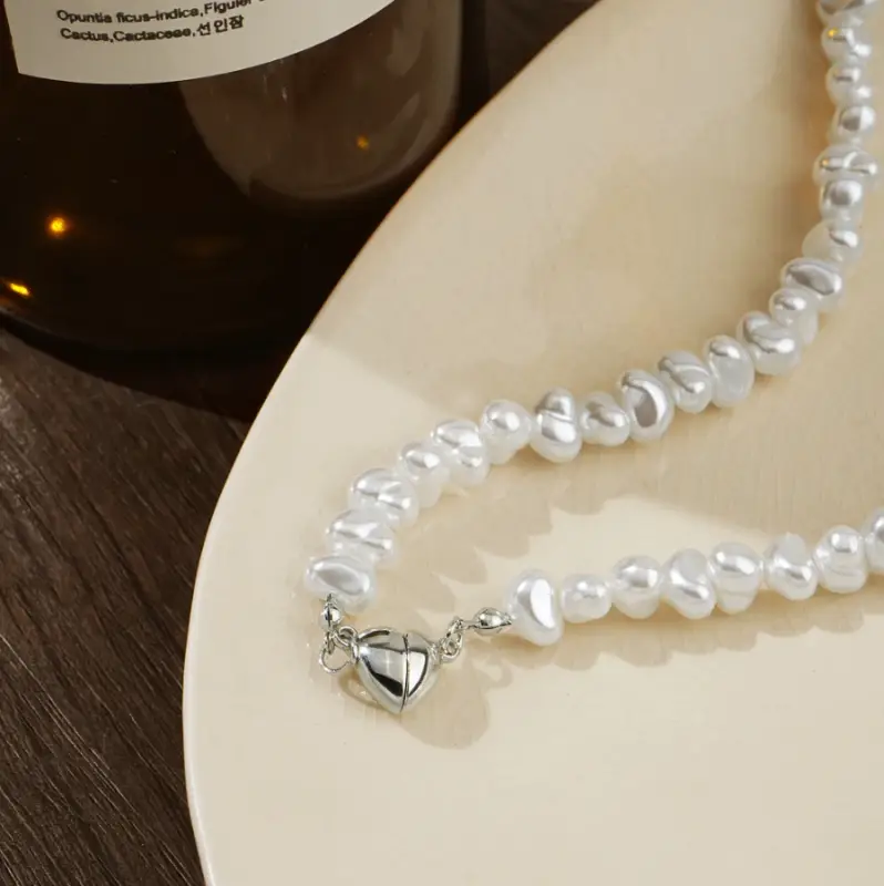 Колье на шею жемчуг с сердцем на магнитах