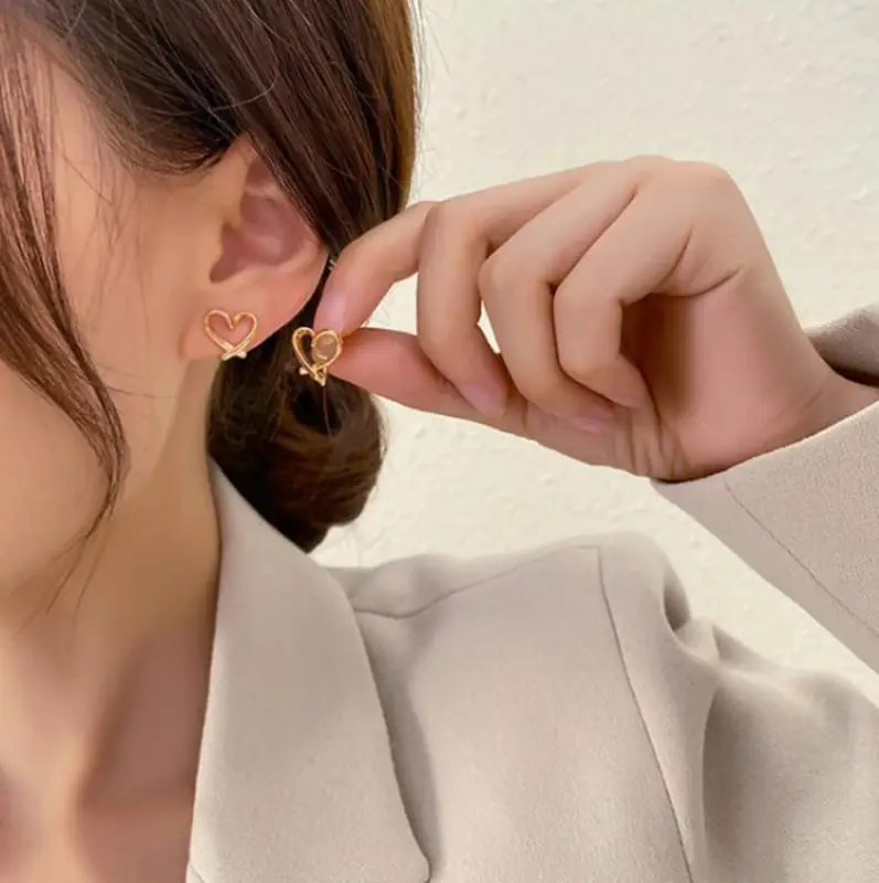 Серьги-гвоздики Сердца золотистые