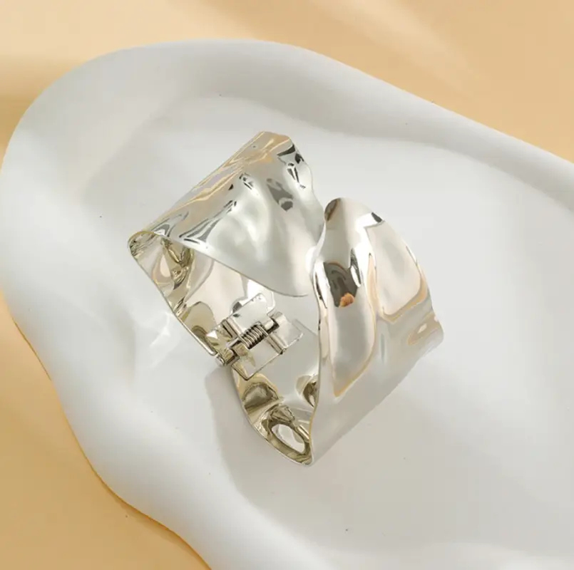 Браслет манжета крупный серебристый