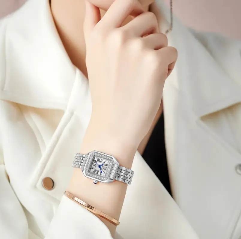 Часы женские наручные со стразами кварцевые серебристые