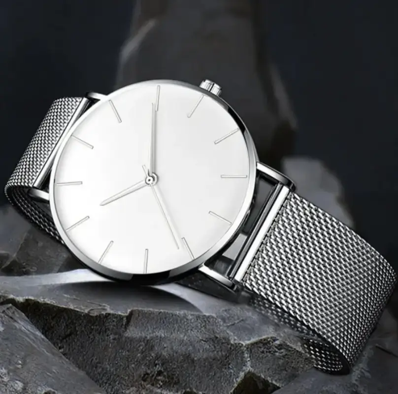 Часы наручные с металлическим ремешком серебристые