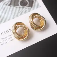 Серьги женские в виде колец золотистый