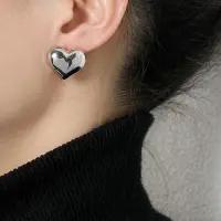 Серьги пусеты Сердца объемные серебристые