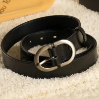 Ремень черный с серебряной пряжкой 115 см