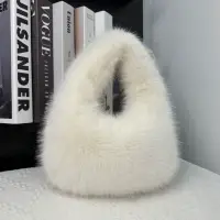 Сумка меховая на плечо зимняя белая