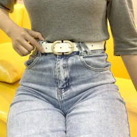 Ремень белый с золотой пряжкой 105 см