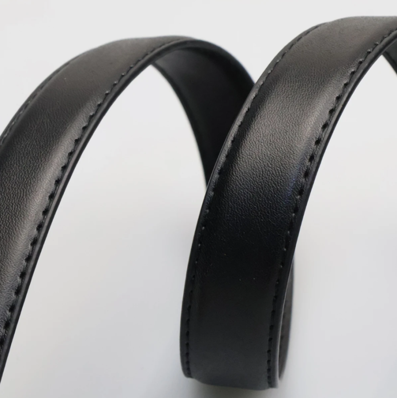 Ремень из натуральной кожи с золотой пряжкой 115 см