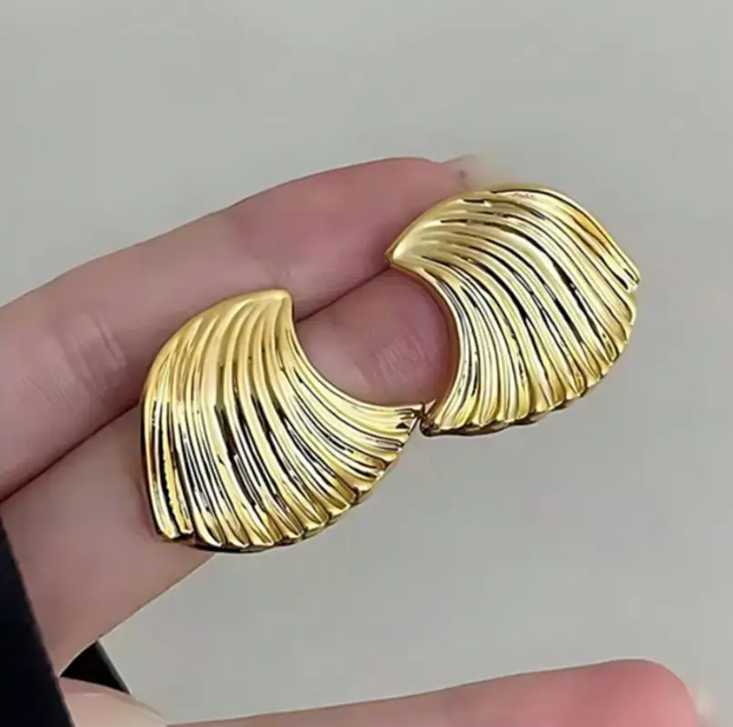 Серьги пусеты Ракушки золотистые