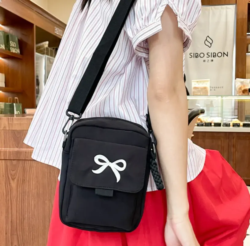 Сумка кросс-боди с бантиком черная