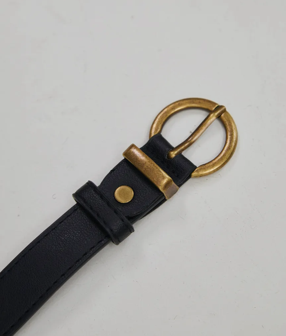 Ремень экокожа черынй с золотой пряжкой 75 см