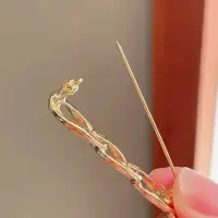 Брошь Звенья золотистая