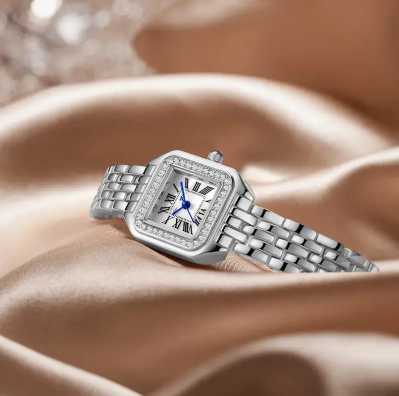 Часы женские наручные со стразами кварцевые серебристые