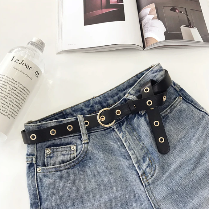 Ремень с круглой пряжкой и люверсами 105 см