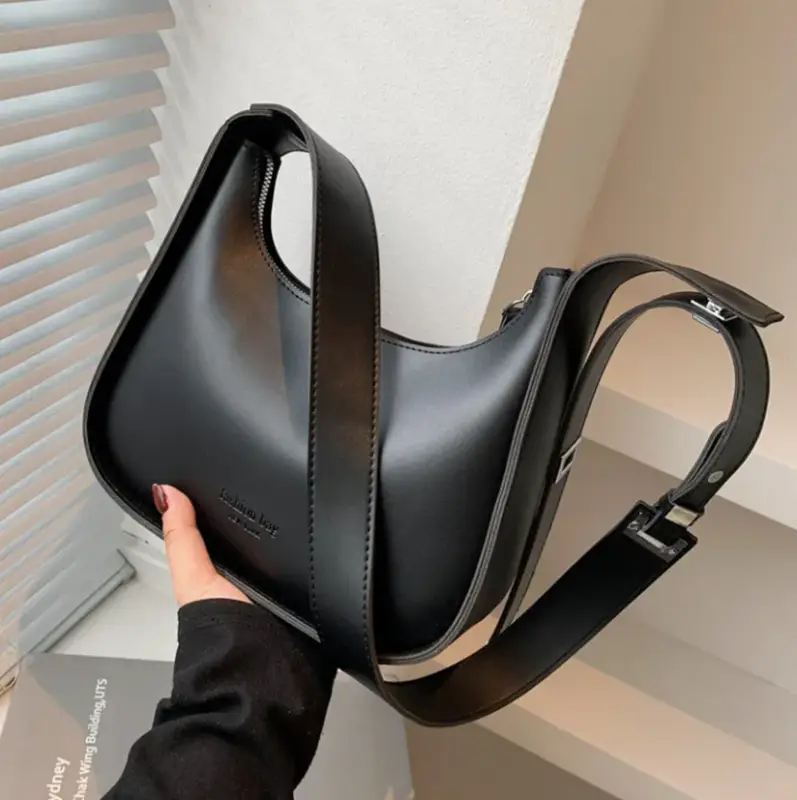 Сумка багет экокожа черная