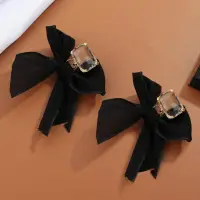 Серьги с камнем и черными бантами
