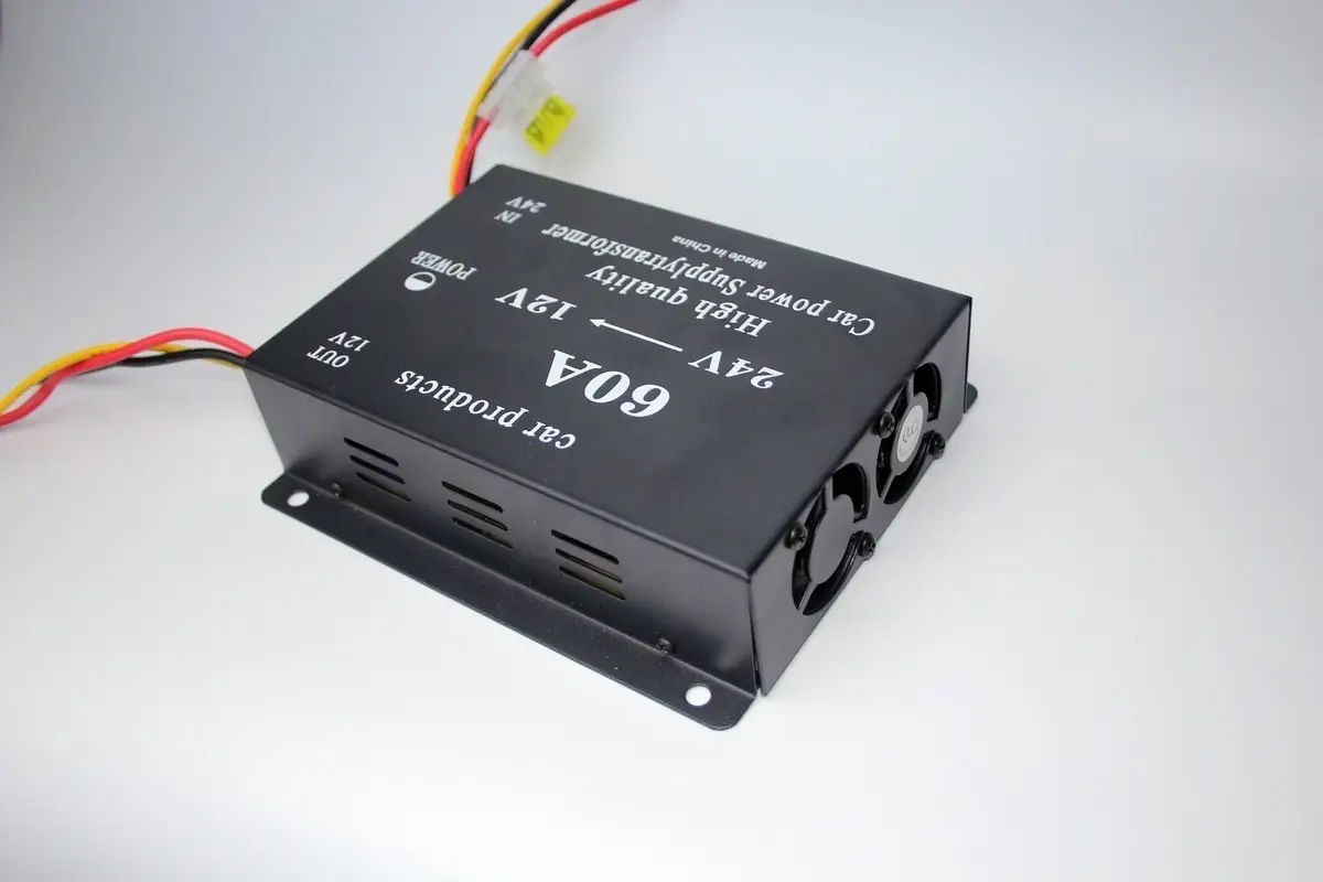 Преобразователь напряжения Инвертор 60A 24V-12V