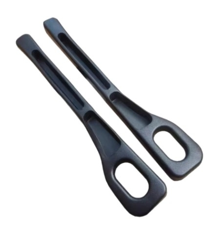 Заглушка между сиденьями автомобиля