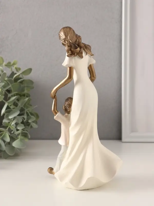 Сувенир полистоун "Мама с сыном" 11,5х7,5х22 см